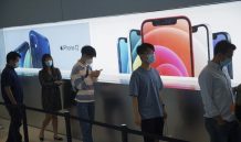 Foxconn will hire 200,000 additional workers to build the iPhone 13