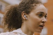 OnePlus Buds Z2 Retail Packaging Leaked, Showcasing Design, Charging Case