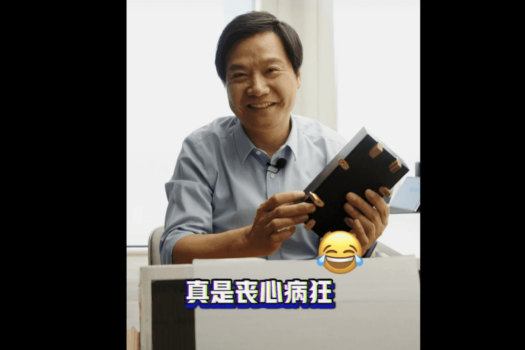 Xiaomi's CEO reveals the Xiaomi 12 Pro packaging box [VIDEO]