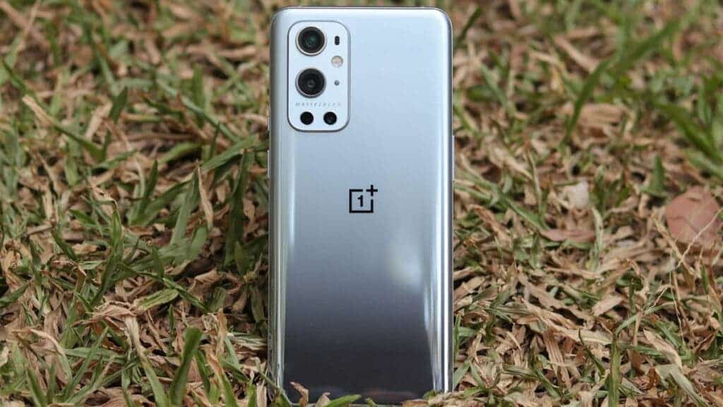 OnePlus 10 Pro white version to hit the shelves tomorrow